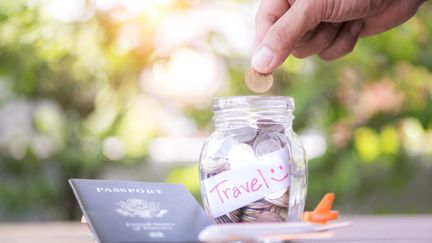 Prendre des vacances en famille sans trop dépenser devient difficile. Il faut prévoir et chercher les bonnes stratégies.&nbsp; (VIROJT CHANGYENCHAM / MOMENT RF / GETTY IMAGES)