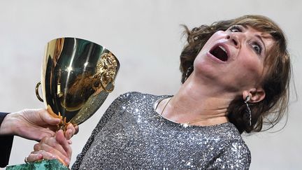 L'actrice française Ariane Ascaride lors de la remise du Prix d'interprétation féminine à la Mostra de Venise 2019. (CLAUDIO ONORATI / ANSA)