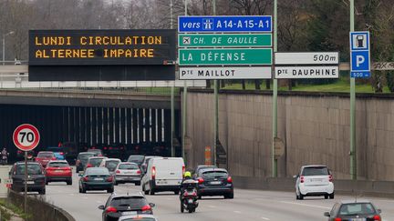 Le p&eacute;riph&eacute;rique parisien, le 22 mars 2015, la veille de la mise en place de la circulation altern&eacute;e &agrave; Paris et dans 22 communes voisines. (  MAXPPP)