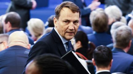 Le ministre des Affaires étrangères polonais, Radoslaw Sikorski, lors d'une réunion de l'Otan, à Washington (Etats-Unis), le 11 juillet 2024. (JAKUB PORZYCKI / NURPHOTO / AFP)