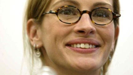 Elle est pas mimi Julia Roberts avec ses petites lunettes? (NEWSCOM / SIPA)