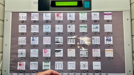 Boulogne-Billancourt fait partie des quelques villes en France qui proposent dans ses bureaux de vote des machines à voter, depuis 2007 pour la ville des Hauts-de-Seine. (STEPHANE MILHOMME / RADIOFRANCE)