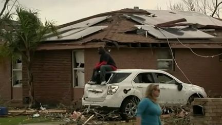 Les dégâts sont impressionnants, mais la tornade, aussi violente soit elle, n'a pas fait de morts en Louisiane (États-Unis). (France 2)