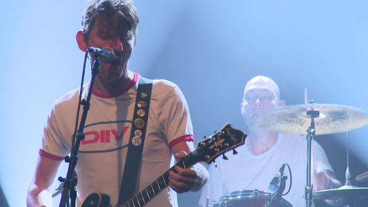 "an old couple" : Fra (in the foreground) and Tonio (drums) have known each other and have been playing together for more than twenty years.   (JM. Guillaud / France Televisions)