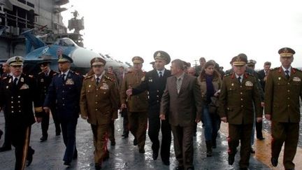 Escale du porte-avions russe Kuznetsov dans le port de Tartous, côte syrienne, le 8 janvier 2012. (AFP/SANA)