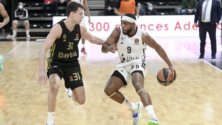 Marcos Knight lors du match d'Euroligue entre l'ASVEL et le Bayern Munich, le mardi 25 janvier 2022. (JOEL PHILIPPON / MAXPPP)