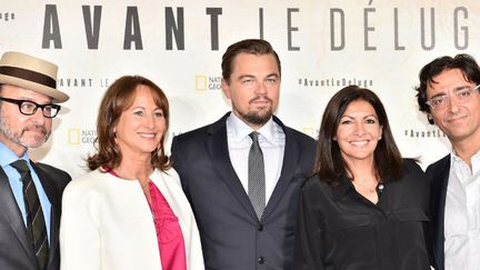 Steven Fisher, Ségolène Royale, Leonardo DiCaprio et Olivier Bramly à la Première de "Avant le déluge" au Théâtre du Châtelet, à Paris, le 17 octobre 2016
 (CHRISTOPHE ARCHAMBAULT / AFP)