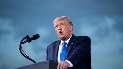 Donald Trump, le président américain, lors d'un meeting à Jacksonville en Floride (Etats-Unis), le 24 septembre 2020. (BRENDAN SMIALOWSKI / AFP)