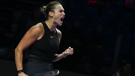 Aryna Sabalenka aux Masters de Riyad contre Jasmine Paolini, le 3 novembre 2024. (ARTUR WIDAK / AFP)