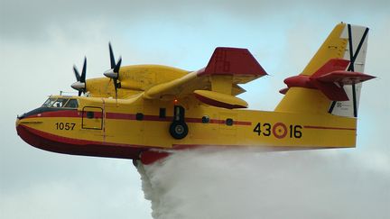 &nbsp; (La base de Marignane va bientôt déménager © Canadair CL-415)