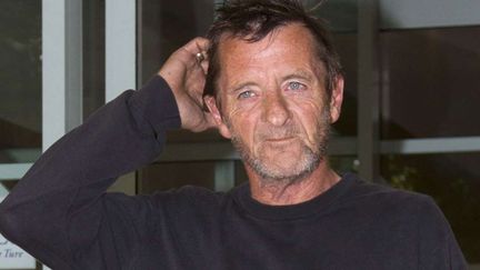 Phil Rudd, le batteur d'AC/DC, à sa sortie du tribunal, à la suite d'une bagarre (4 décembre 2014)
 (Alan Gibson / AP / SIPA)