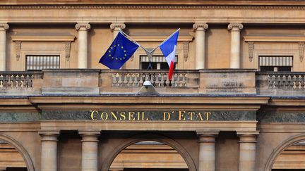 La façade du bâtiment qui accueille le Conseil d'Etat à Paris, le 28 mai 2018. (MANUEL COHEN / AFP)