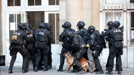 Des membres de&nbsp;Brigade de recherche et d’intervention de la préfecture de Police de Paris lors d'un exercice en 2018.&nbsp; (LUC NOBOUT / MAXPPP)