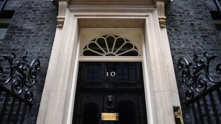 L'entrée du 10 Downing Street, la résidence du Premier ministre britannique, à Londres, le 29 octobre 2019. (DANIEL LEAL-OLIVAS / AFP)