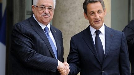 Nicolas Sarkozy et Mahmoud Abbas le 27 septembre 2010 à l'Elysée (AFP -  LIONEL BONAVENTURE)