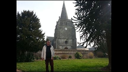 &nbsp; (Pierre Durbet devant le clocher d'Ypreville-Biville © Radio France)