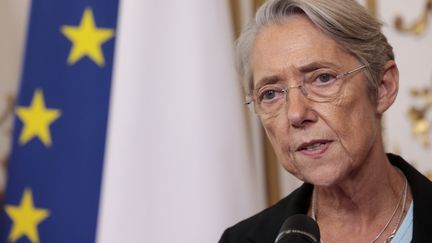 La Première ministre Elisabeth Borne prononce un discours à l'Hôtel de Matignon, à Paris, le 15 juillet 2022. (GEOFFROY VAN DER HASSELT / AFP)