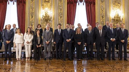 Le nouveau gouvernement italien, mené par la présidente du Conseil d'extrême droite Giorgia Meloni, le 22 octobre 2022 à Rome (Italie).&nbsp; (FRANCESCO AMMENDOLA / QUIRINALE / ANADOLU AGENCY / AFP)