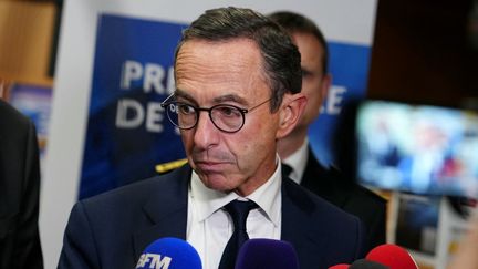 Le nouveau ministre de l'Intérieur, Bruno Retailleau, en visite dans un commissariat de la Courneuve (Seine-Saint-Denis), le 23 septembre 2024. (DIMITAR DILKOFF / AFP)