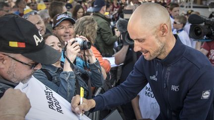 Tom Boonen à son arrivée à Compiègne pour la présentation des équipes avant son dernier Paris-Roubaix (PHILIPPE LOPEZ / AFP)