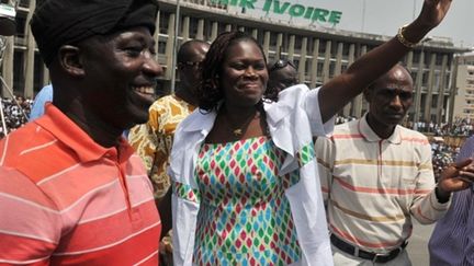 Charles Blé Goudé (à gauche) et Simone Gbagbo, la femme de l'ancien président ivoirien, le 5 février 2011 à Abidjan. (AFP/ISSOUF SANOGO)