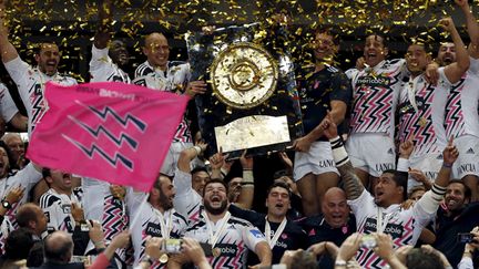  (Le Stade Français tient son 14e bouclier de Brennus, acquis au stade de France face à Clermont  © Reuters/Benoît Tessier)