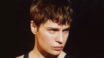 Héloïse Letissier de Christine &amp; The Queens se fait désormais appeler Chris.
 (Because Music)