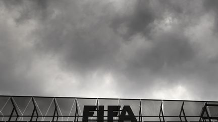 Le ciel s'assombrit au dessus de la FIFA (FABRICE COFFRINI / AFP)