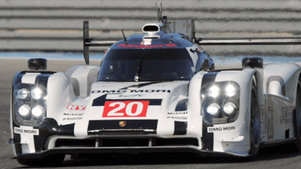 MArk Webber au volant de sa Porsche