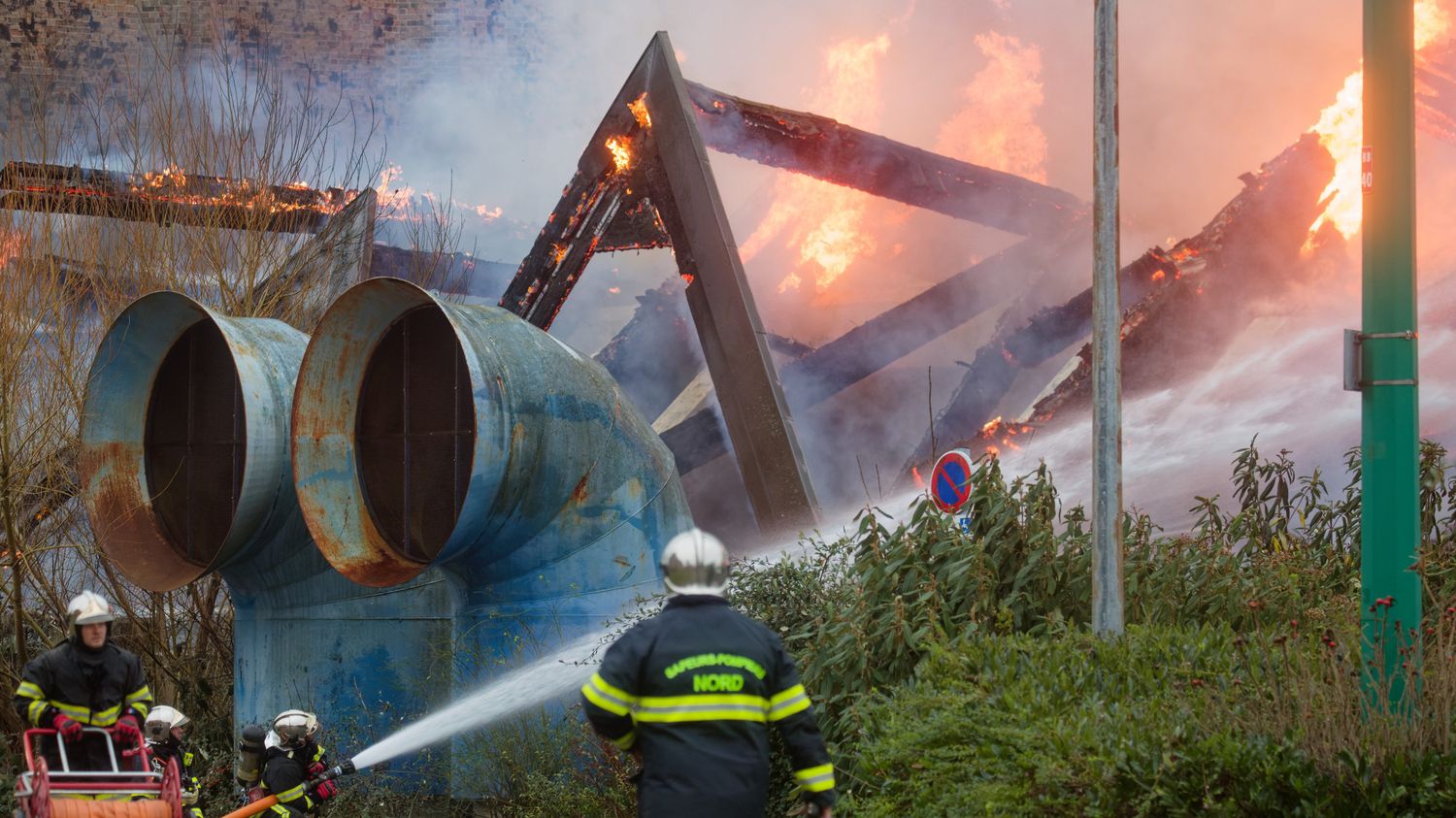 Quello che sappiamo dell'incendio che ha devastato il Centro Sportivo Sportica, sede della squadra di basket della città