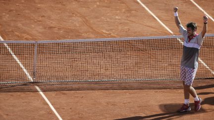 Stan Wawrinka a su faire déjouer Novak Djokovic pour remporter son premier Roland-Garros