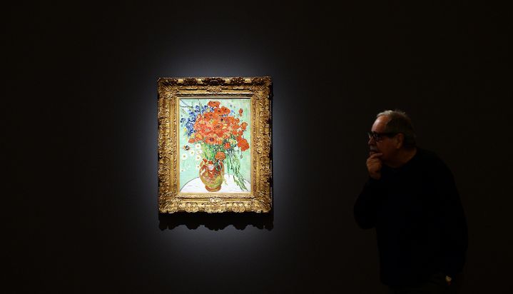 "Nature Morte, Vase Aux Marguerites et Coquelicots" de Van Gogh (1890) fait partie des enchères de Sotheby's.
 (JEWEL SAMAD / AFP)