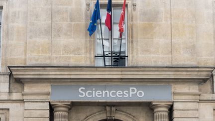 Le bâtiment de&nbsp;l'Institut d'études politiques (Sciences Po), rue des Saint-Pères à&nbsp;Paris. (MAGALI COHEN / HANS LUCAS)