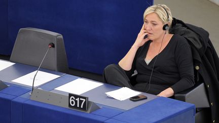 Marine Le Pen, dans son si&egrave;ge de d&eacute;put&eacute;e au Parlement europ&eacute;en, &agrave; Strasbourg (Bas-Rhin), le 13 juin 2012. (FREDERICK FLORIN / AFP)