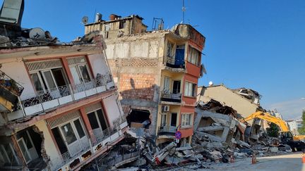 Dans une rue d'Antioche, moins d'une semaine après le séisme qui a dévasté le sud-est de la Turquie, le 13 février 2023. (MARIE-PIERRE VEROT / RADIO FRANCE)