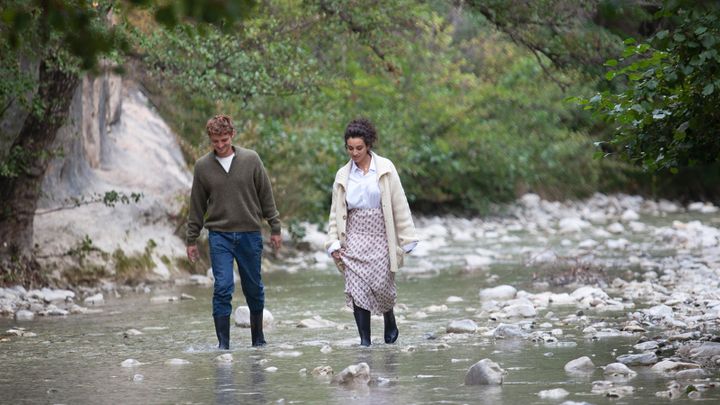 Niels Schneider et Camélia Jordana, dans le nouveau film du très rohmérien Emmanuel Mouret, "Les choses qu'on dit, les choses qu'on fait" (Pyramide Distribution)