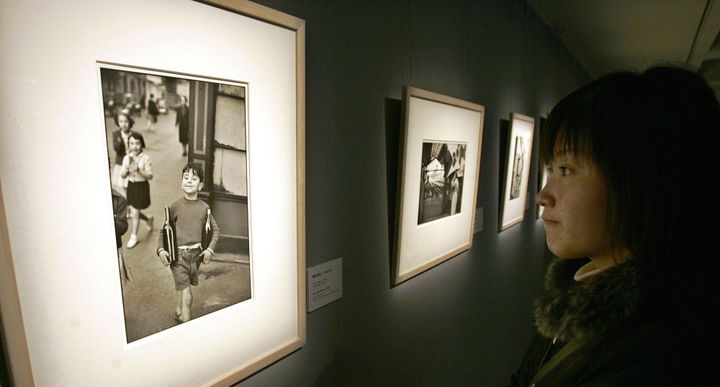 Le gamin aux bouteilles de Henri Cartier Bresson
 (AFP)