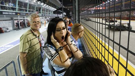 Oui Katy Perry, le vacarme cr&eacute;&eacute; par un grand prix de formule 1 d&eacute;clenche la m&ecirc;me r&eacute;action que lorsque l'on assiste &agrave; tes concerts. (EDGAR SU / REUTERS)