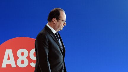 Le pr&eacute;sident de la R&eacute;publique, Fran&ccedil;ois Hollande, &agrave;&nbsp;Saint-Germain-les-Vergnes (Corr&egrave;ze), le 7 f&eacute;vrier 2015. (JEAN-PIERRE MULLER / AFP)