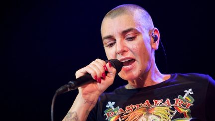 La chanteuse irlandaise Sin&eacute;ad O'Connor lors du festival Lalala, le 9 juillet 2014, &agrave; Paris. (CITIZENSIDE/BRUNO AUTIN / AFP)