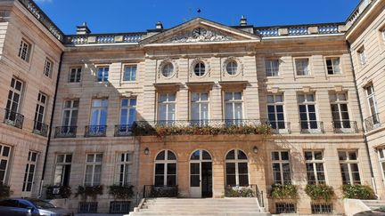 Cour intérieure de la Préfecture de la Côte-d'Or, le 12 septembre 2022. (OLIVIER ESTRAN/RADIOFRANCE)