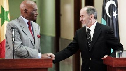 Le président sénégalais Wade rencontre Mustafa Abdul Jalil, chef du National Transitional Council (AFP. G.Guercia)