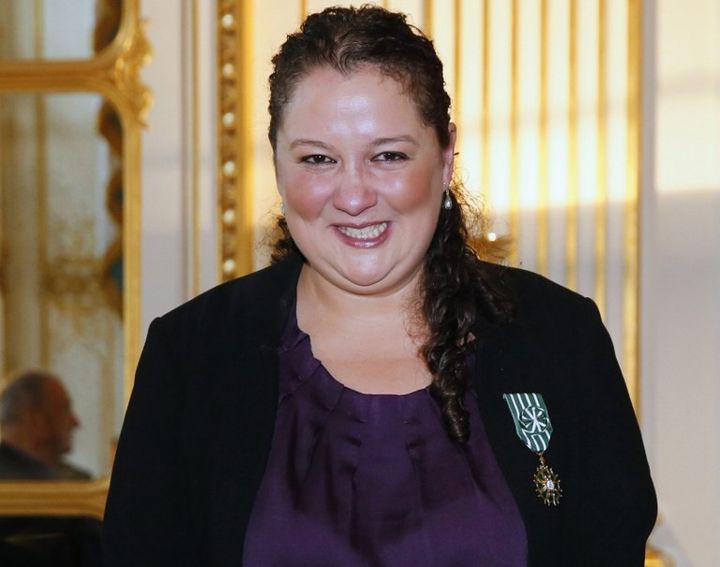 Zahia Ziouani tout juste décorée "Officier de l'ordre des Arts et des Lettres", Paris, 16 octobre 2014
 (AFP Photo / Patrick Kovarik)