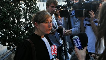 Emilie Dewaele, l'avocate d'Elodie C., nounou accus&eacute;e de maltraitance, devant le tribunal de Lille (Nord), le 1er ao&ucirc;t 2011. (PIERRE LE MASSON / MAXPPP)