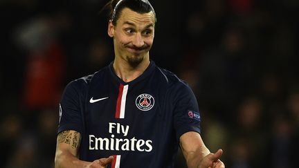 Zlatan Ibrahimovic face à Chelsea, le 17 février 2015 au Parc des Princes. (FRANCK FIFE / AFP)