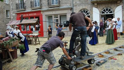 Equipe de tournage pour le film "Mon frère Yves" à Dinan (Côte-d'Armor). (MAXPPP)