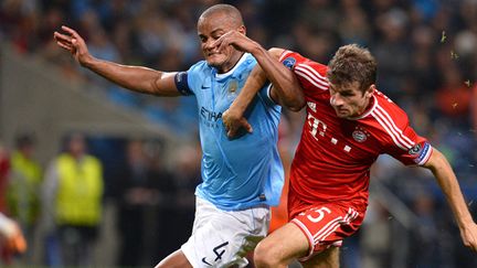 Le Bavarois Thomas Muller et le Citizen Vincent Kompany au duel l'année dernière en Ligue des champions (ANDREW YATES / AFP)