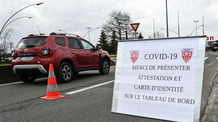 L'Académie de médecine préconise de déconfiner d'abord les régions "où il y a une baisse nette du nombre de patients hospitalisés et où les besoins de réanimation sont faibles." (DENIS CHARLET / AFP)