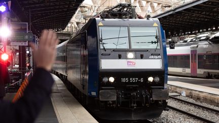 Paris, 12 décembre 2023. Arrivée du train de nuit Berlin-Paris gare de l'Est. Un nouveau service de nuit entre Berlin et la capitale française. Un train géré par la SNCF et la Deutsche Bahn, les rames du train sont celles de la compagnie autrichienne OeBB. (ALEXIS SICARD / IP3 / MAXPPP)