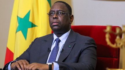 Le président sénégalais Macky Sall dans son bureau à Dakar, le 16 février 2016. L'Office national de lutte contre la fraude et la corruption qu'il a mis en place après son élection en 2012 vient de remettre son premier rapport. Le Sénégal reste dans le rouge. (Photo AFP)